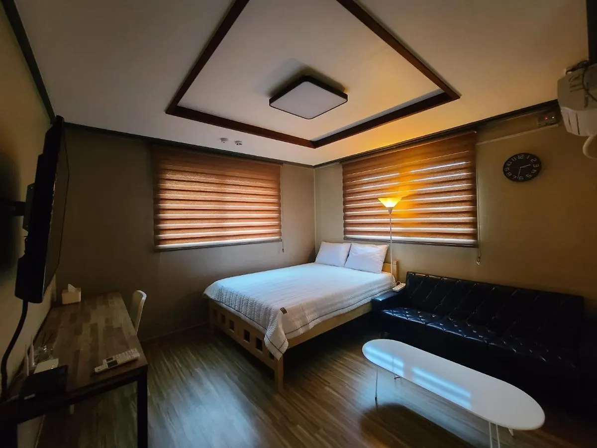 Treehouseunseo Guesthouse Инчон