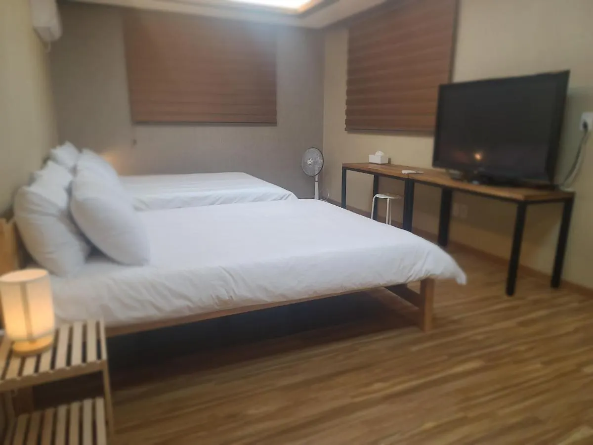 Treehouseunseo Guesthouse Инчон